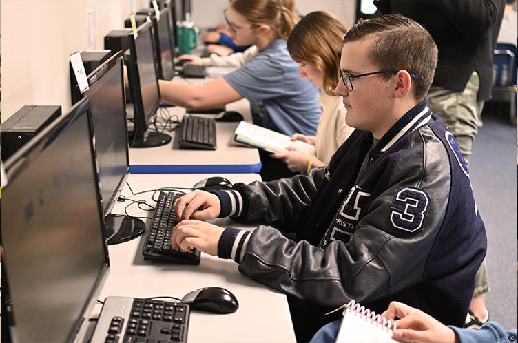 Hillsdale Christian School keyboarding class